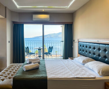 Aurasia Seaside Hotel Standart Deniz Manzaralı Oda (2)